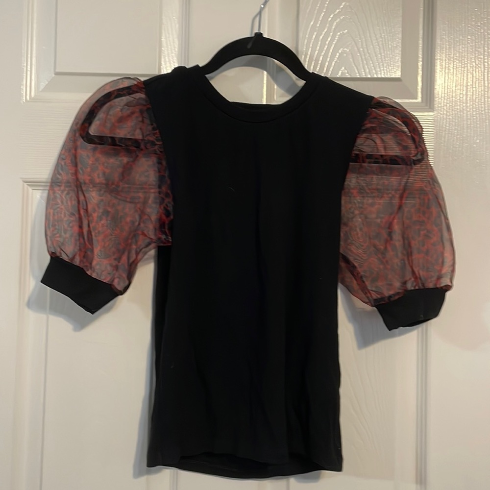 NWT puffer sleeved top
